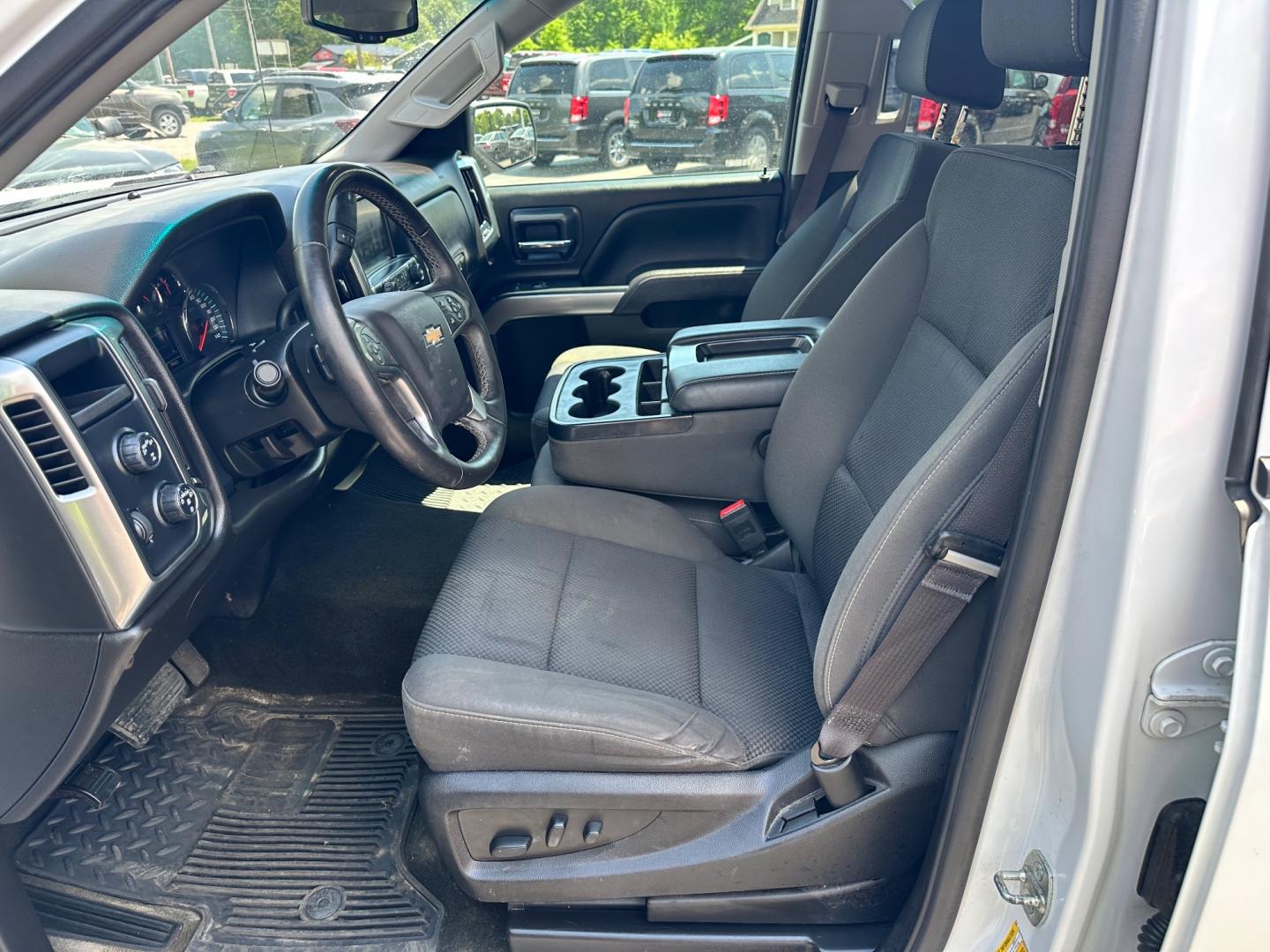 2017 White /Black Chevrolet Silverado 1500 LT (1GCVKREH5HZ) with an 4.3L V6 OHV 12V engine, 6-Speed Automatic transmission, located at 11115 Chardon Rd. , Chardon, OH, 44024, (440) 214-9705, 41.580246, -81.241943 - Photo#17